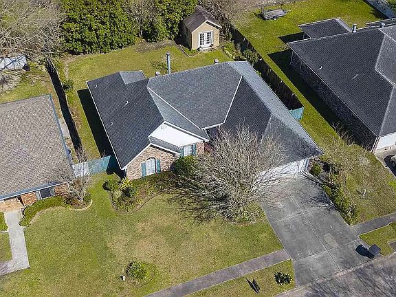 5th image of 303 Hawthorne Dr