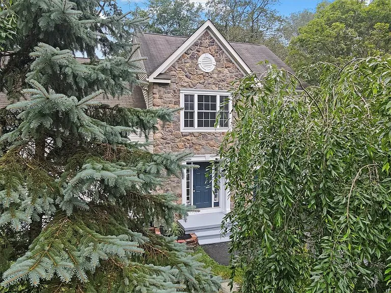 2704 Starlight Ter — Photo 2