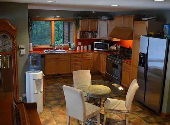 3rd image of 107 Prince Ct SE