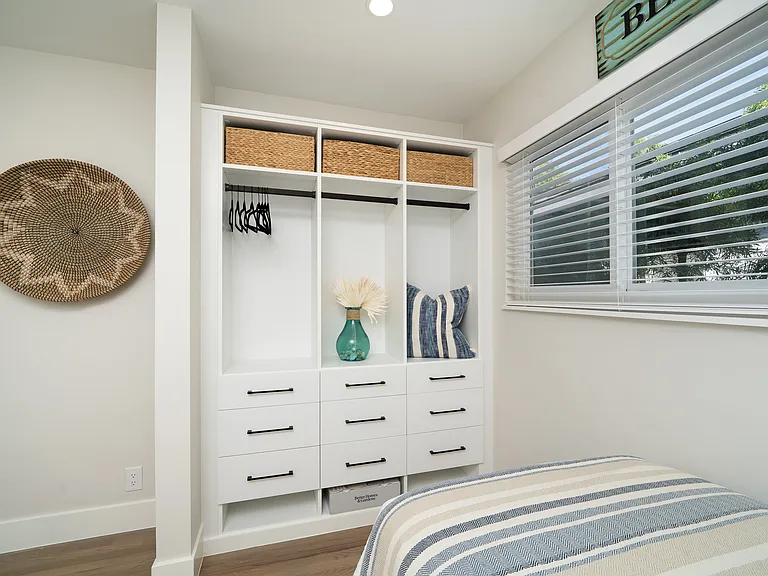 150 Loma Ln — Photo 22