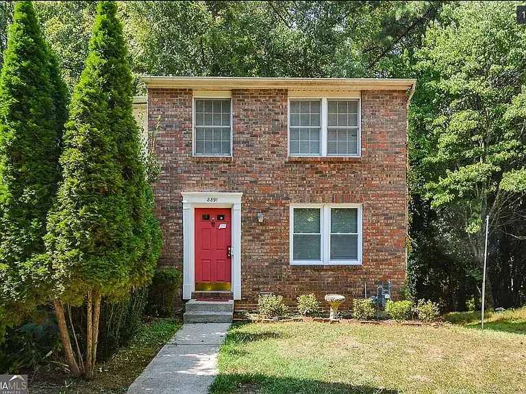 8891 Roberts Dr — Photo 1
