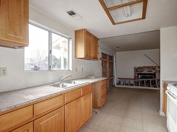 5th image of 3120 Nicole St