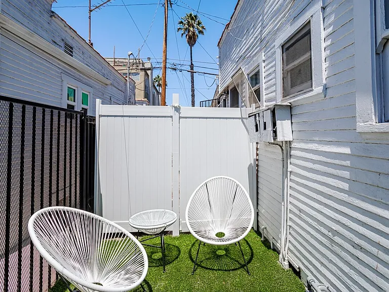 653 Flower Ave #C — Photo 12