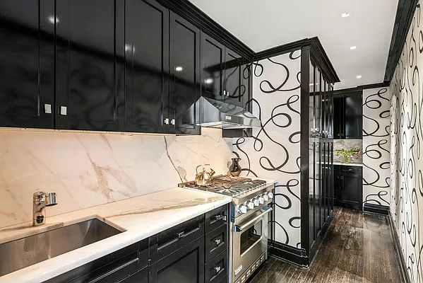 Sold by Nest Seekers International | media 6