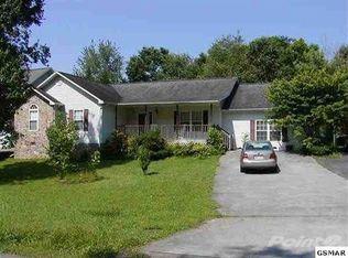 2913 Village Ln, Sevierville, TN 37862