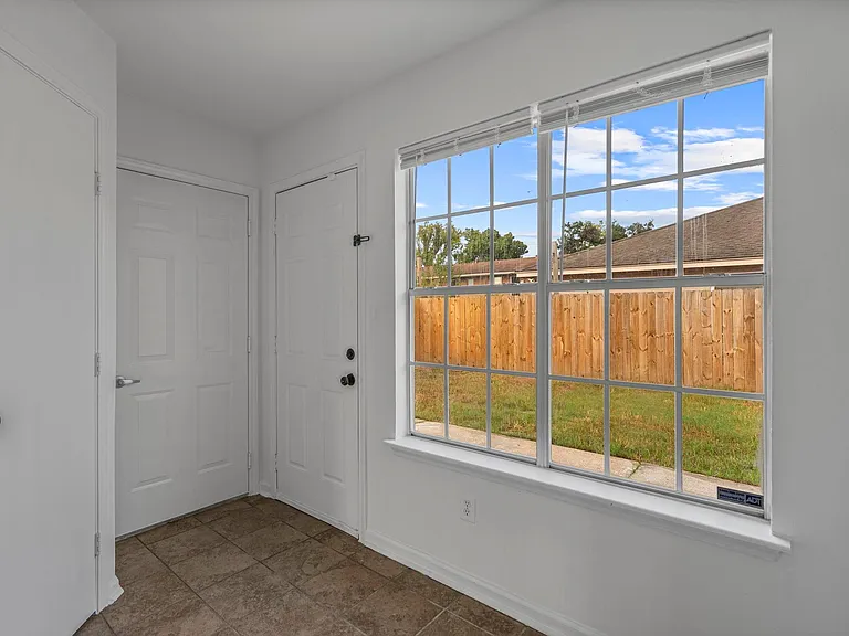 2106 Nettleton St — Photo 5