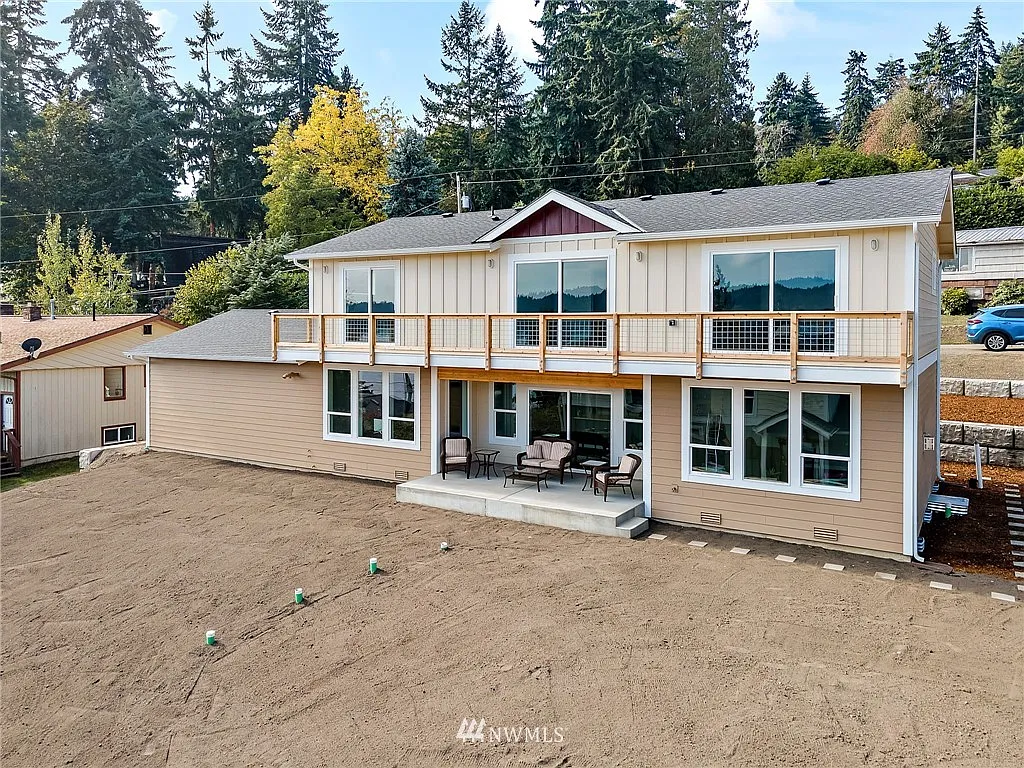 5584 Madrona Ave Avenue NE photo 1