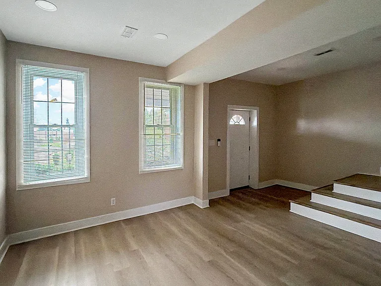 3411 Reisterstown Rd — Photo 6