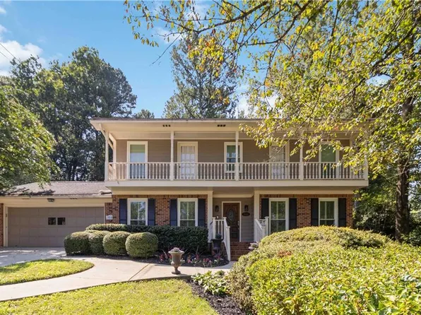 3541 Castlehill Ct, Tucker, GA 30084