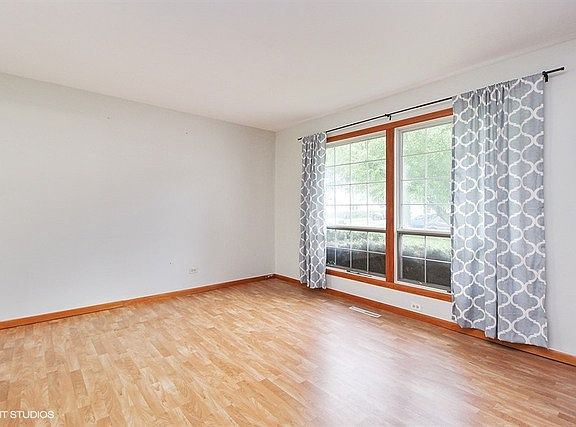 2nd image of 10 Emery Dr