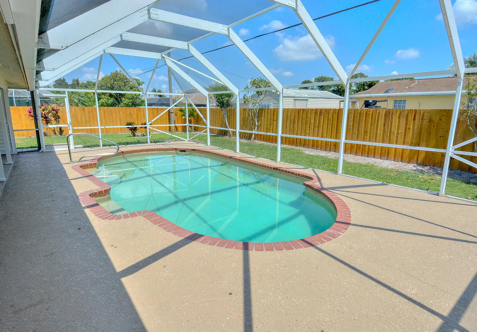 3 bed, 2.0 bath, 1752 sqft, $3,300 — Photo 3