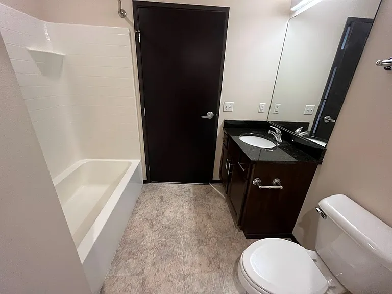 Galaxie High Rise Apartments — Photo 10
