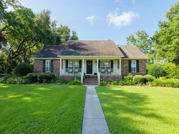 200 E Jacquelyn St, Hahira, GA 31632