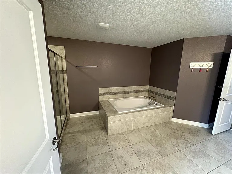 10342 Lovegrass Ln — Photo 13