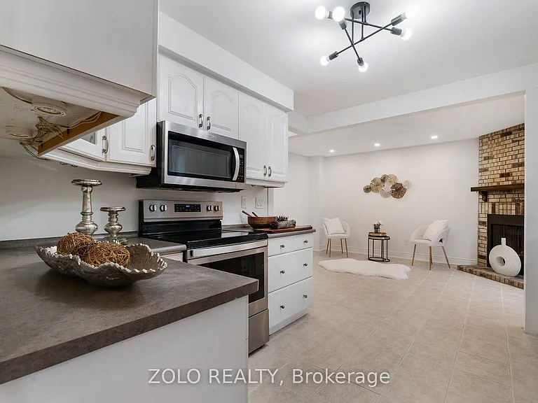 272 Elman Cres — Photo 13
