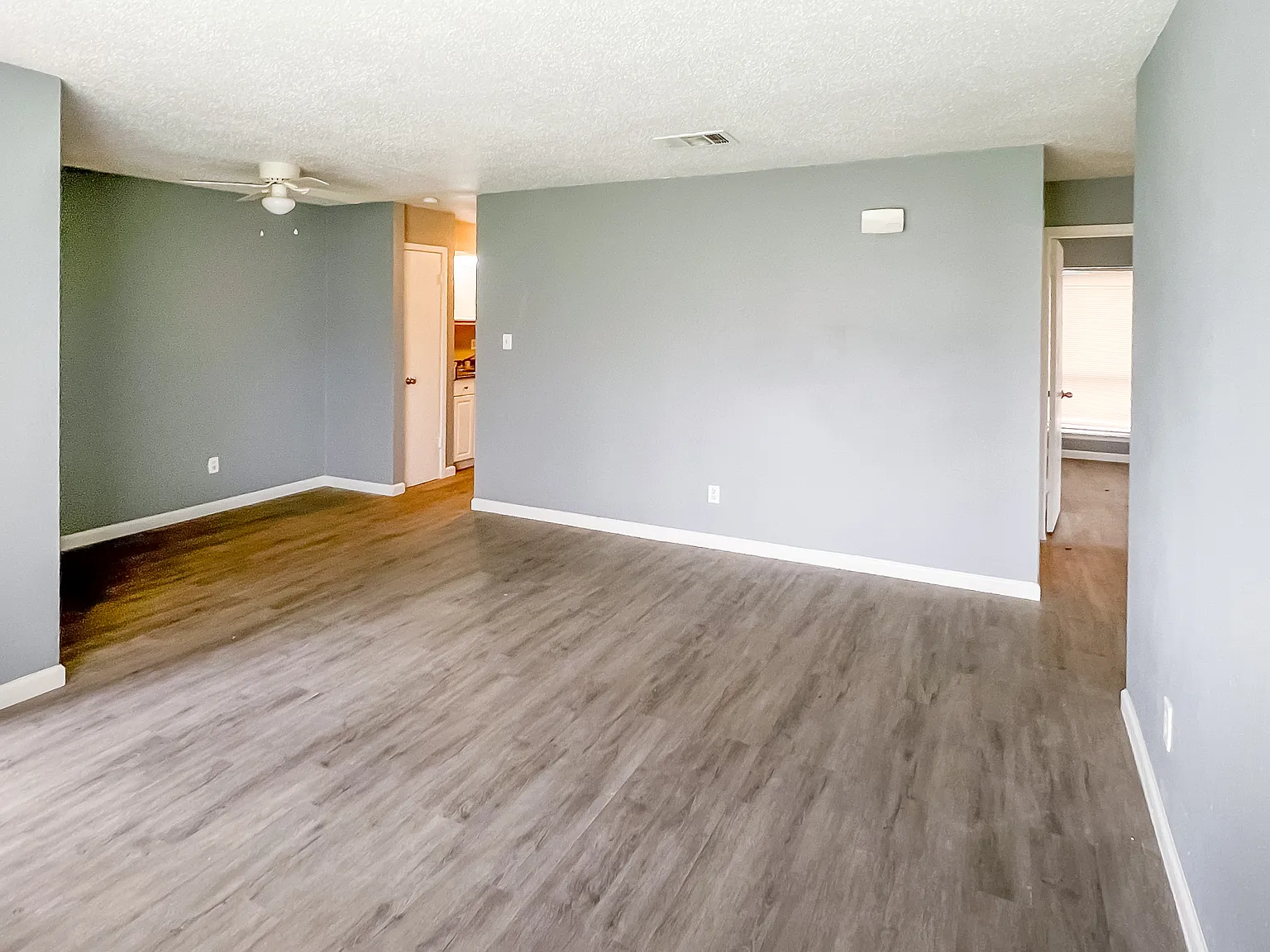 2 bed, 995 sqft, $900 — Photo 2
