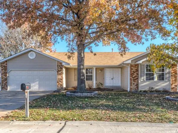 1280 Golden Gate Ln, Saint Peters, MO 63376