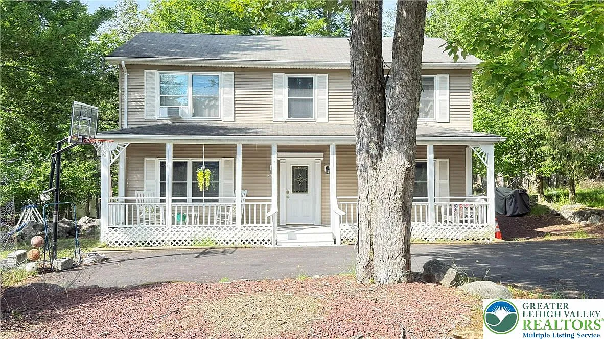 3 bed, 1.5 bath, 1728 sqft, $2,100 — Photo 3