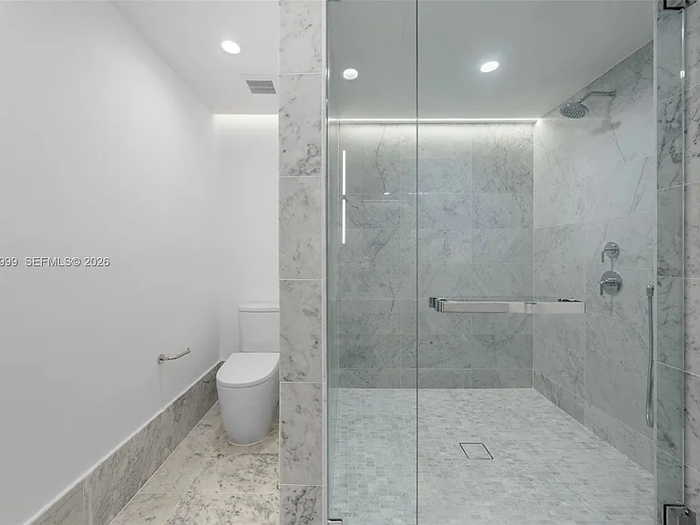 9201 E Bay Harbor Dr #302 — Photo 12