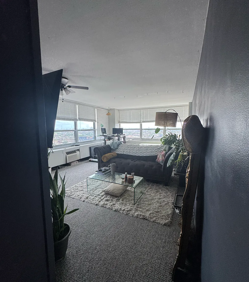 Studio, 800 sqft, $1,800 — Photo 2