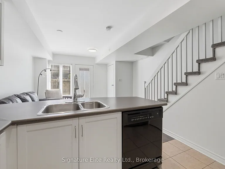 42 Western Battery Rd #718 — Photo 8