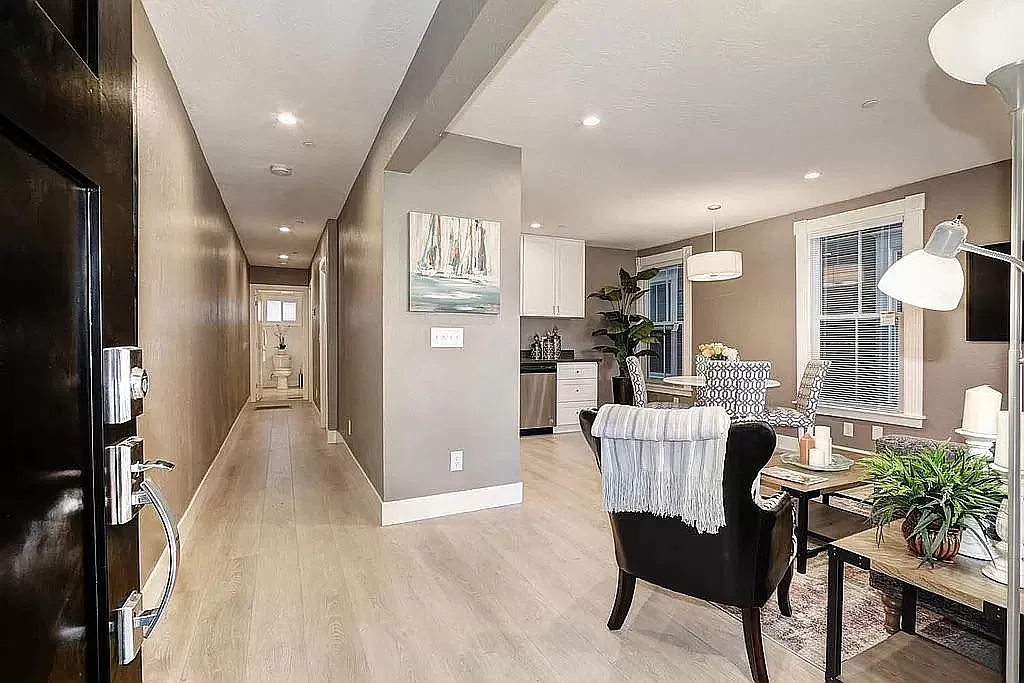 2 bed, 740 sqft, $2,050 — Photo 2