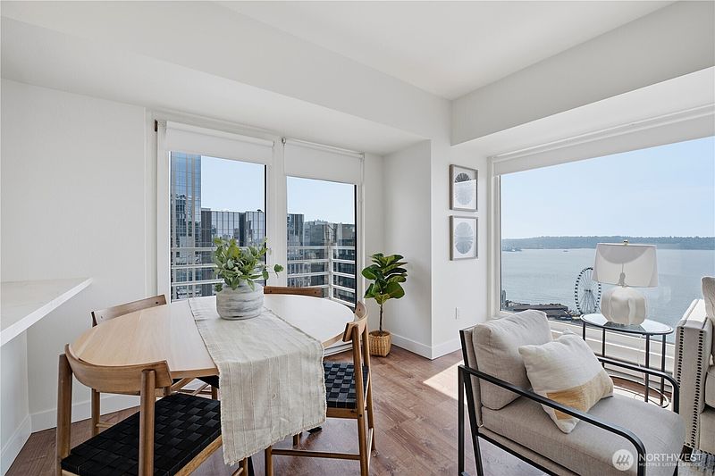 4th image of 1415 2nd Avenue #1909