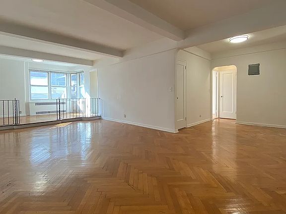 5th image of 139 E 35th St APT 9J