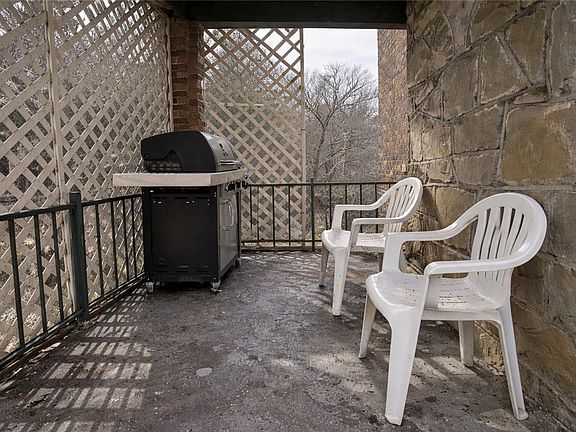 3rd image of 525 James St