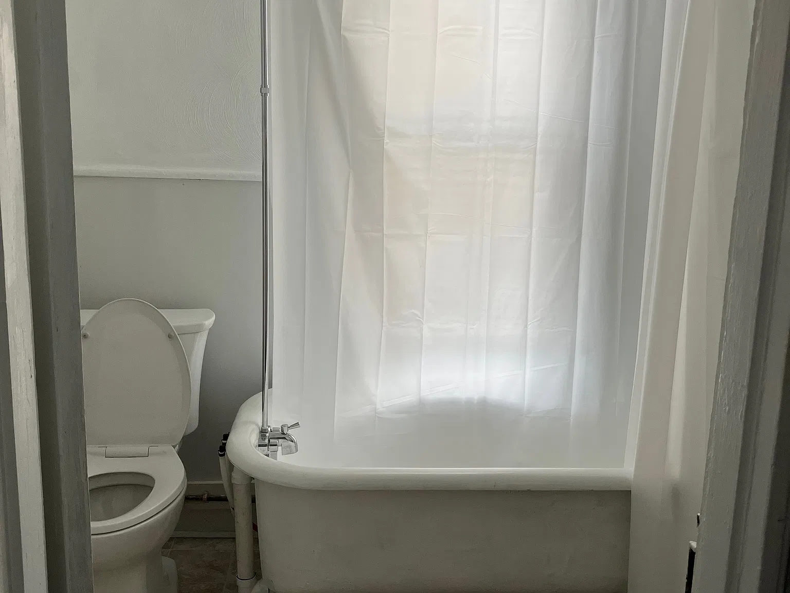 1 bed, 900 sqft, $1,050 — Photo 2