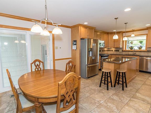 2nd image of 75 Cliff Dr