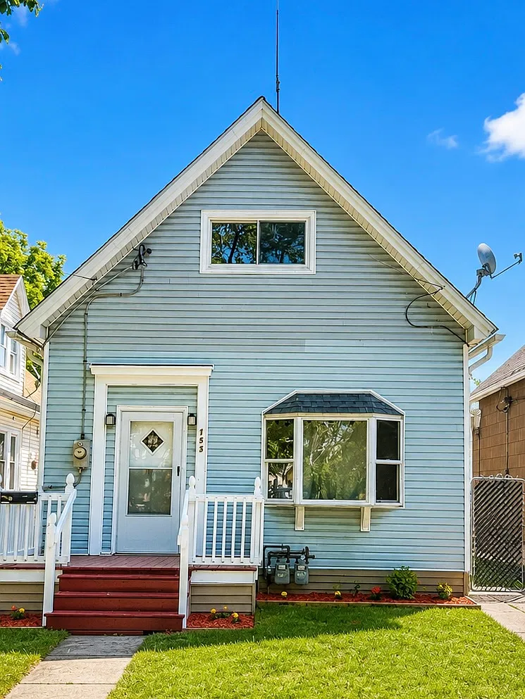 4 bed, 1350 sqft, $1,600 — Photo 1