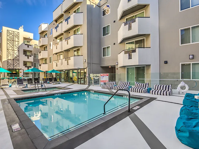 Veda Luxury Apartments — Photo 29