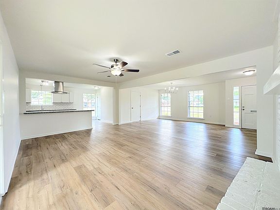 2nd image of 2271 N Alameda Dr