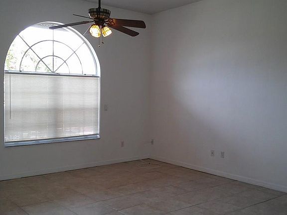 2nd image of 3 Laurel Ln