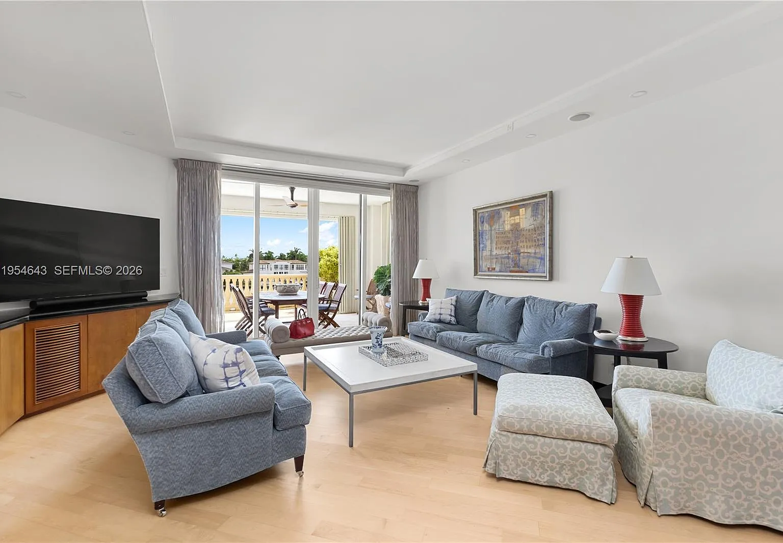 Bella Vista Mid Rise Nort — Photo 2