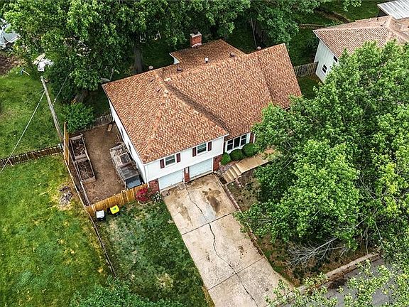 2nd image of 9726 Woodland Ln