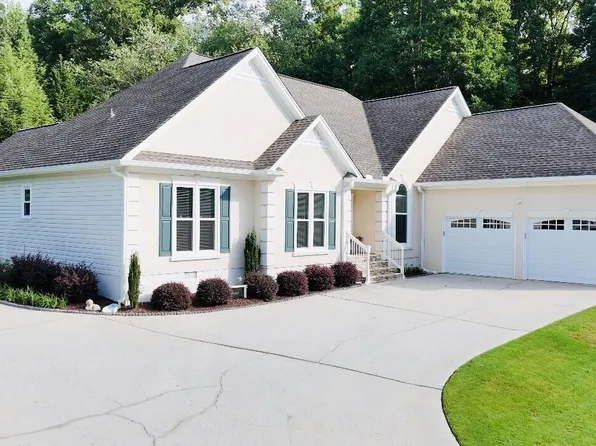 282 Carriage Ln, Powder Springs, GA 30127