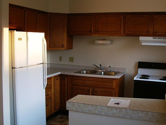 3rd image of 1024 Hunt Ave APT 4