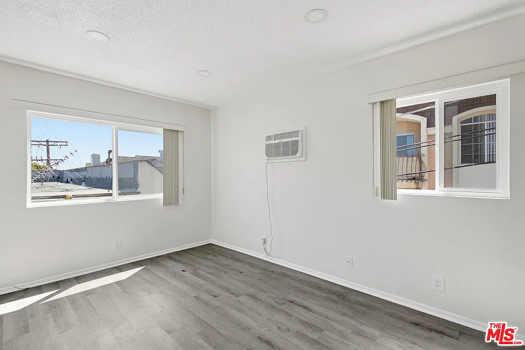 Studio, 1.0 bath, 230 sqft, $1,595 — Photo 3