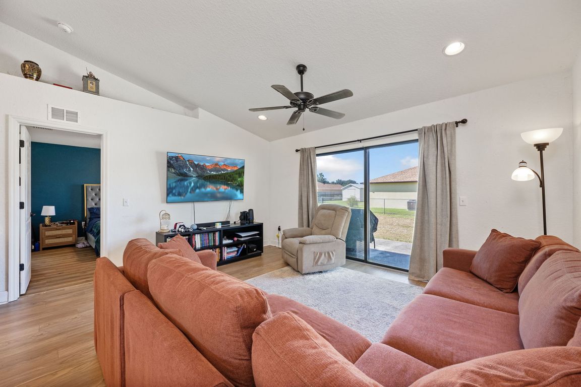 next background image