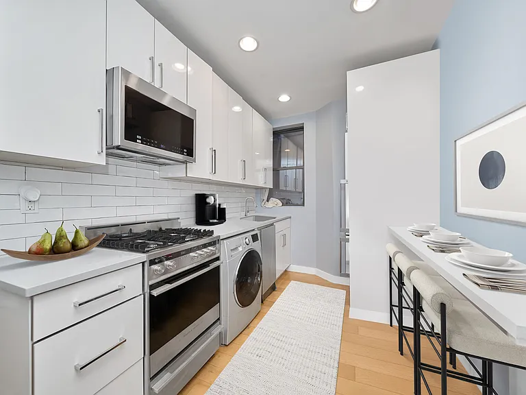 246 E 51st St #9 — Photo 7