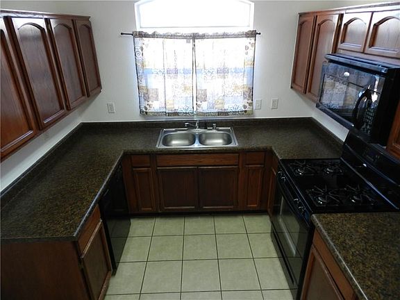 2nd image of 3805 Tierra Aries Pl