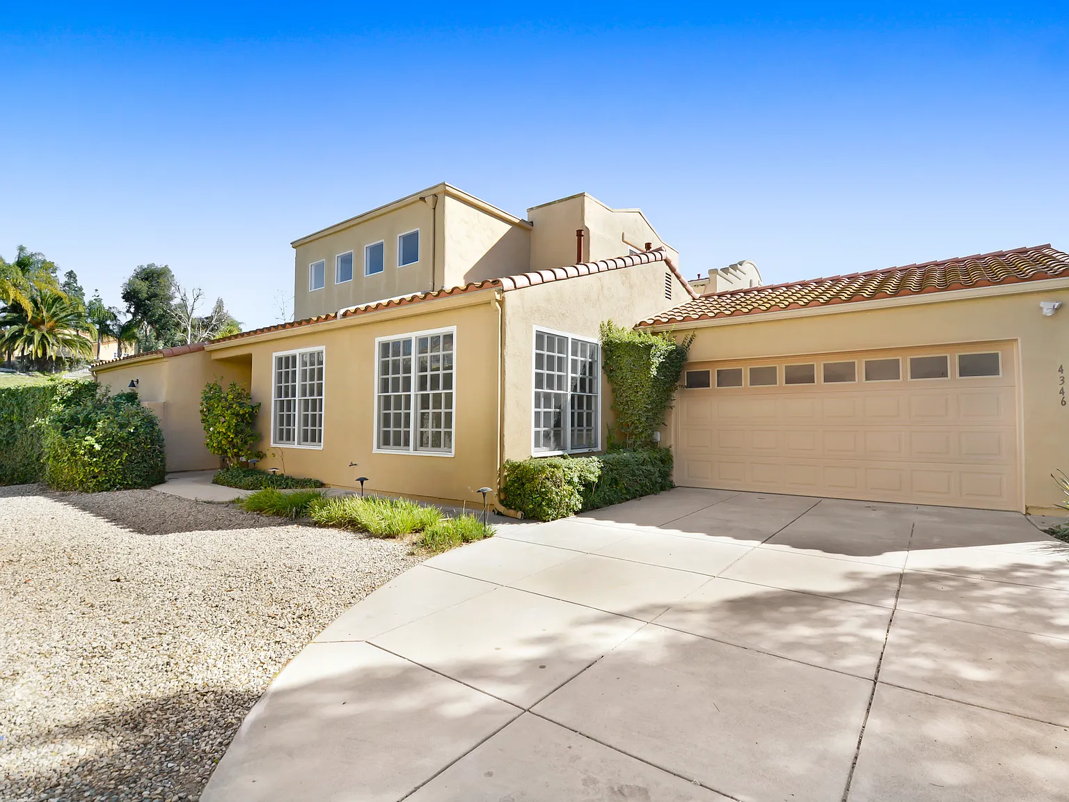 3 bed, 2425 sqft, $7,999 — Photo 1