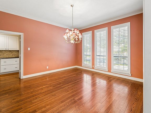 4th image of 5806 London Ln