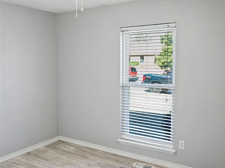 9724 Kent Dr — Photo 20