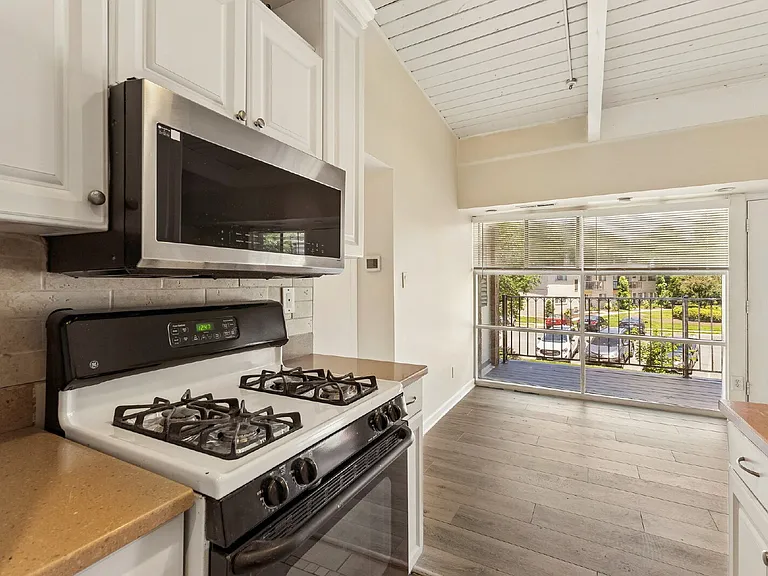 4901 Americana Dr — Photo 9