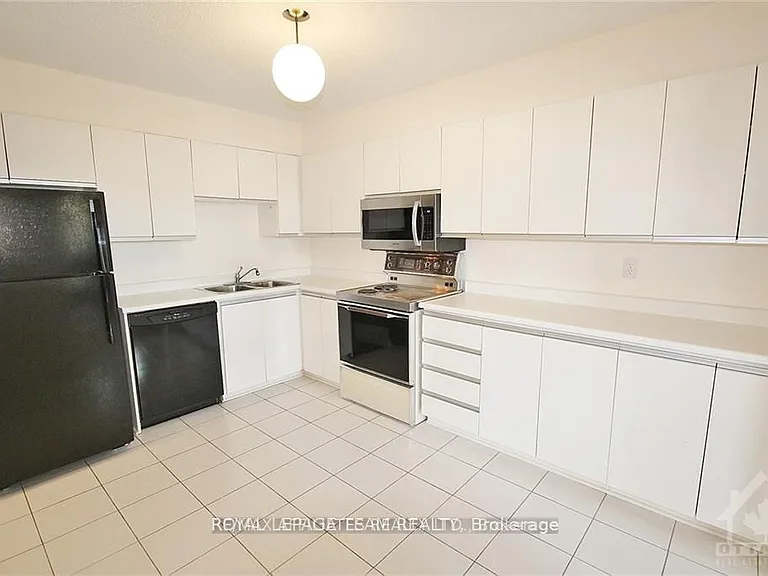 200 Lafontaine Ave #304 — Photo 5