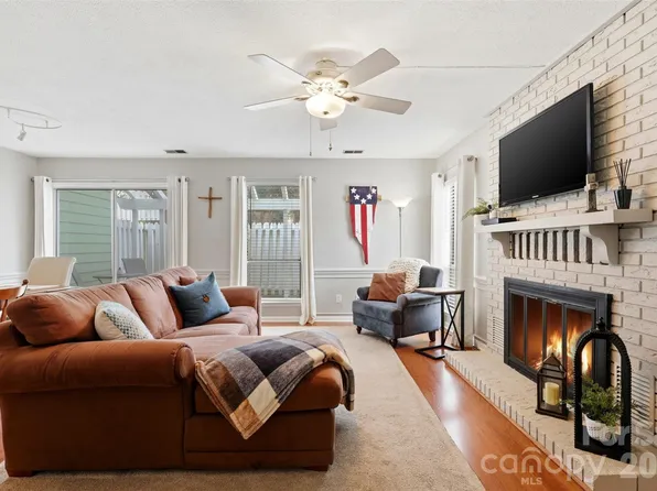 910 Sardis Cove Dr, Charlotte, NC 28270