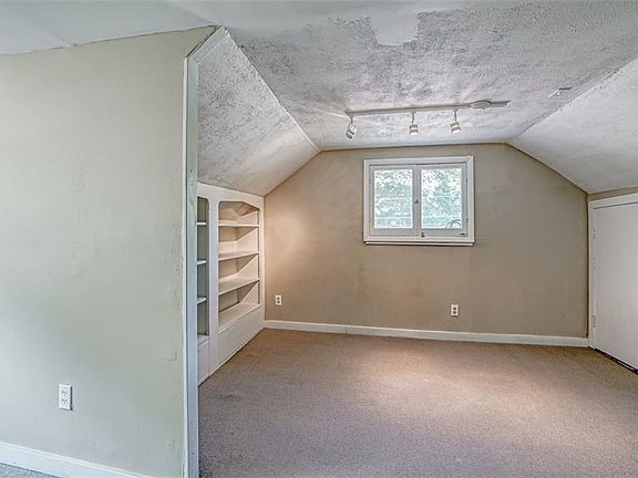 5th image of 8515 Woodland Ave